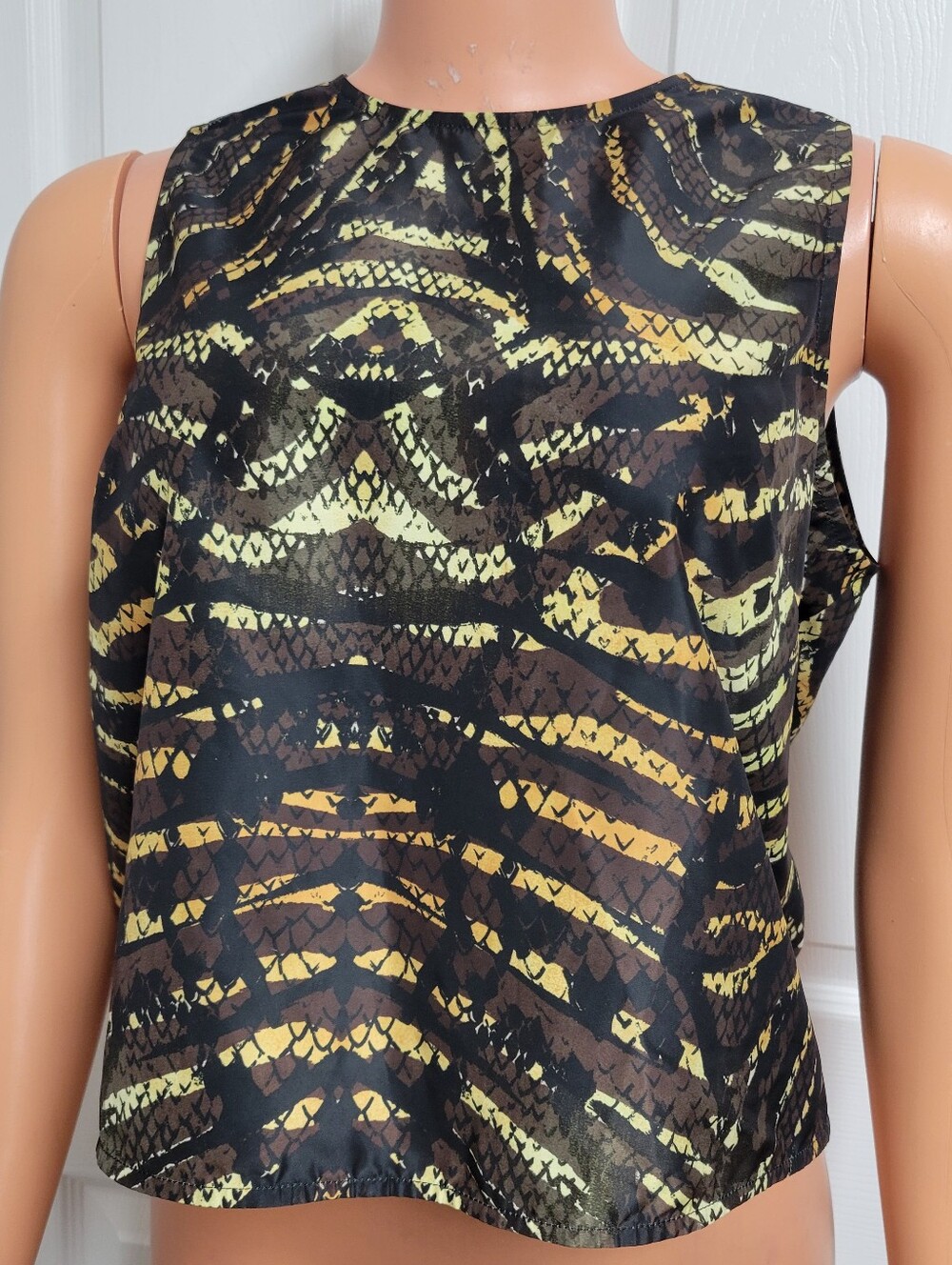 Marie Oliver Sleeveless Animal-Print Shell Top in Black and Yellow Size Small.